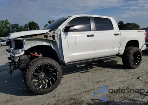 2020 Toyota Tundra Crewmax Sr5 z USA, uszkodzony, nr VIN 5TFDY5F1XLX889215